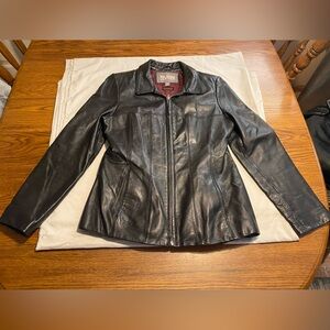 Insulate women’s small Wilson’s leather jacket.